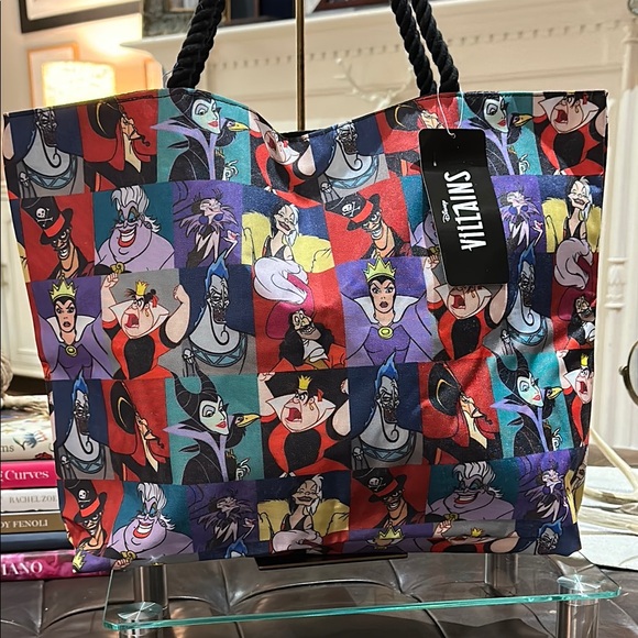 Disney® Villians Colorful Print Cover, Tote Bag. Velcro Closure NWT, uncarried! - Picture 2 of 12